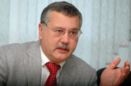 Гриценко считает, что власть должна немедленно заблокировать восточную границу Украины