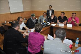 Николаевские Майдан и Антимайдан объединились ради мира (ВИДЕО)