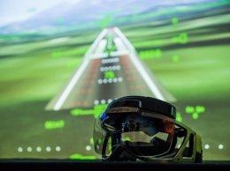 Виртуальные очки Skylens помогут пилотам при посадке самолета