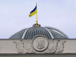 Верховная Рада второй день подряд начала работу с минуты молчания