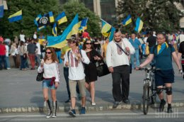 В Запорожье в знак единства Украины прошло и шествие вышиванок (ФОТО)