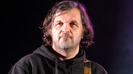Эмир Кустурица предоставил свои вертолеты для спасения людей от наводнения в Сербии