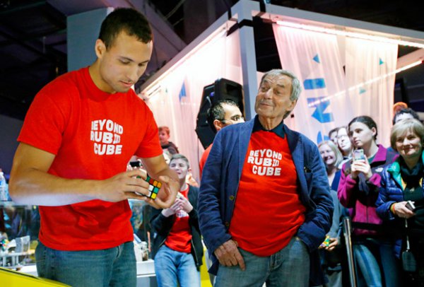 Пять фактов о знаменитом кубике Рубика (ФОТО)