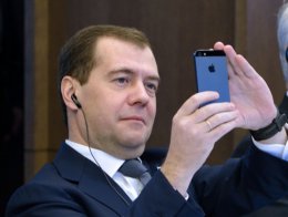 Дмитрий Медведев: "При чем тут наши сегодняшние трения с Америкой и IPhone"