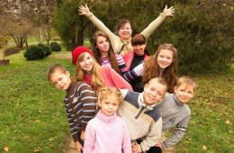 Как живется женщинам и детям в осажденных городах Донбасса