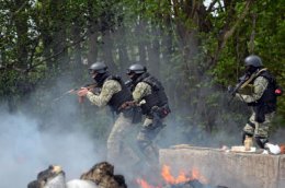 В Луганской области уже 4 часа подряд продолжается бой в районе села Новодружковка