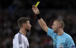 УЕФА может аннулировать желтые карточки в чемпионатах Европы