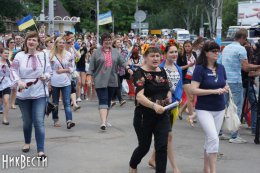 В Николаеве прошел масштабный парад вышиванок (ВИДЕО)