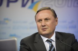 По мнению эксперта, пребывание Ефремова на посту главы ПР негативно влияет на имидж партии