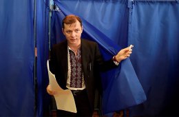Олег Ляшко пришел на выборы в вышиванке (ВИДЕО)