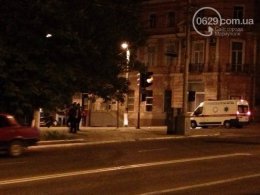 В Мариуполе в центре города происходит стрельба