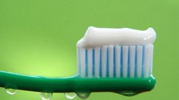 Микрогранулы, которые входят в состав скрабов и зубной пасты вредят экологии