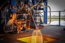 Компания SpaceX объявила об успешном испытании нового ракетного двигателя SuperDraco (ВИДЕО)