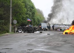 На месте уничтоженного блок-поста на въезде в Донецк боевики соорудили новый (ВИДЕО)