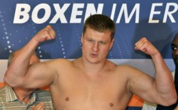 Поветкин уверенно нокаутировал Чарра (ВИДЕО)