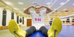 Усик оформил очередную досрочную победу (ВИДЕО)