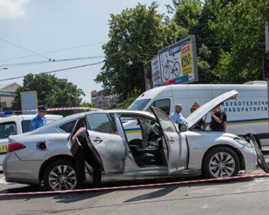 В Киеве взорвался автомобиль Infiniti с водителем (ФОТО)