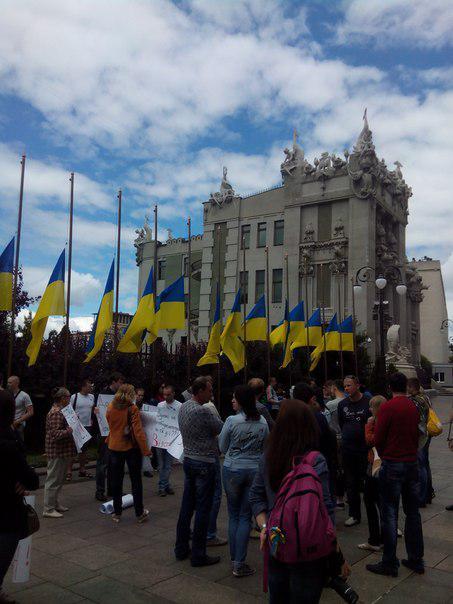 Под Администрацией Президента прошел митинг (ФОТО)