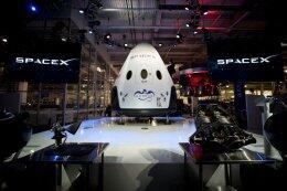 Семиместный многоразовый космический аппарат Space X Dragon V2 (ВИДЕО)