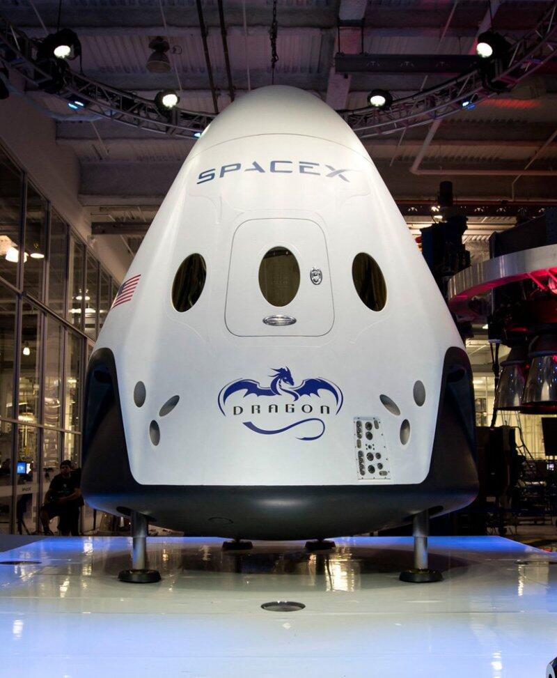 Семиместный многоразовый космический аппарат Space X Dragon V2 (ВИДЕО)