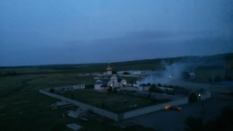 Более полутысячи террористов штурмуют погранчасть в Луганске (ВИДЕО)