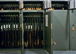 МВД огласило список оружия и техники, захваченных в воинской части в Луганске