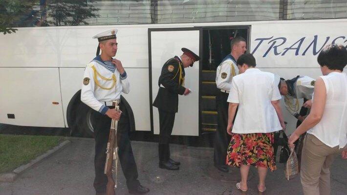 Украинские военные готовятся встречать президента Порошенко (ФОТО)