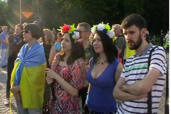 Харьковчане вышли на митинг в поддержку АТО и единства страны (ФОТО)