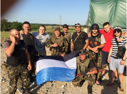 Ультрас «Днепра» собрали помощь для украинских солдат (ФОТО)