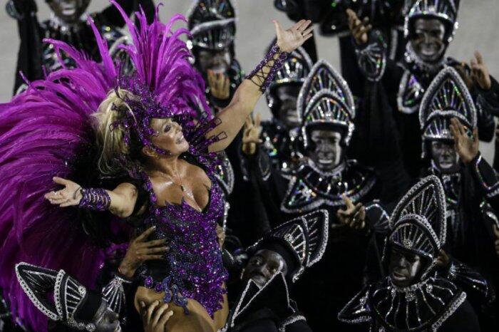 Один из самых зажигательных карнавалов на планете (ФОТО)