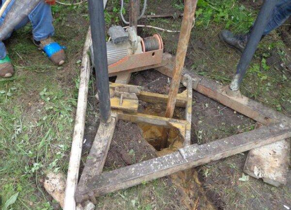 Активисты в трудных условиях обеспечили подачу воды украинским бойцам (ФОТО)