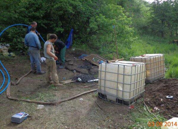 Активисты в трудных условиях обеспечили подачу воды украинским бойцам (ФОТО)