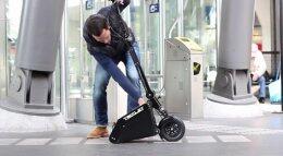 Голландская компания разработала самый маленький складной электроскутер в мире (ВИДЕО)