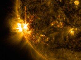 На Солнце произошли два мощных выброса энергии (ВИДЕО)