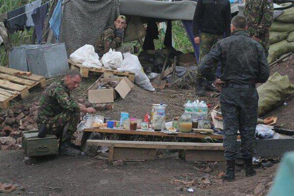 Силы АТО обустроили свои блокпосты и контролируют подъезды к городу (ФОТО)