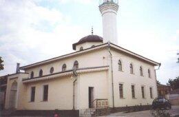 В Симферополе неизвестные осквернили и забросали «коктейлями Молотова» мечеть