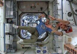 Астронавты NASA провели дружеский футбольный матч на МКС (ВИДЕО)