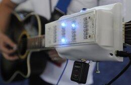 Устройство RoboTar поможет играть на гитаре без знания аккордов (ВИДЕО)