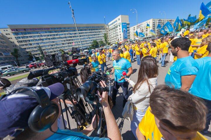 Депутаты Киевсовета получили благословение от церкви «Возрождение» (ФОТО)