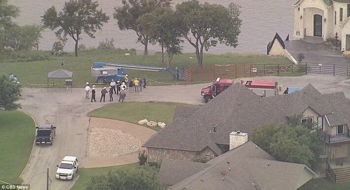 Семейная пара из Техаса добровольно сожгла свой особняк на берегу озера (ФОТО)