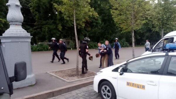 Милиция Харькова на митинге применила силу к проукраинским активистам (ВИДЕО)