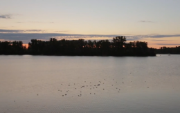 Сегодня в Киеве крымчане впервые запустили "кораблики мира" (ВИДЕО)