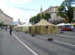 Майдан "обрастает" новыми палатками (ФОТО)