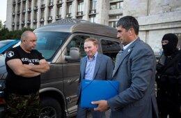 Список из восьми скрытых угроз донецких переговоров