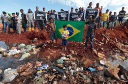 В Бразилии начался многотысячный протест бомжей