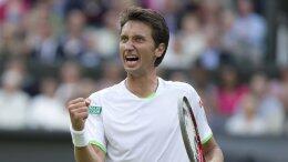 Стаховский в трех сетах переиграл Гулбиса (ВИДЕО)