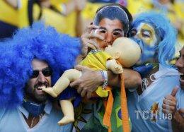 Фанаты поддержали Луиса Суареса на матче с Колумбией (ФОТО)