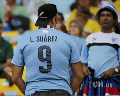 Фанаты поддержали Луиса Суареса на матче с Колумбией (ФОТО)
