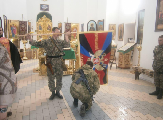 "Стрелок " устроил шествие по Славянску со своими бандитами (ФОТО)