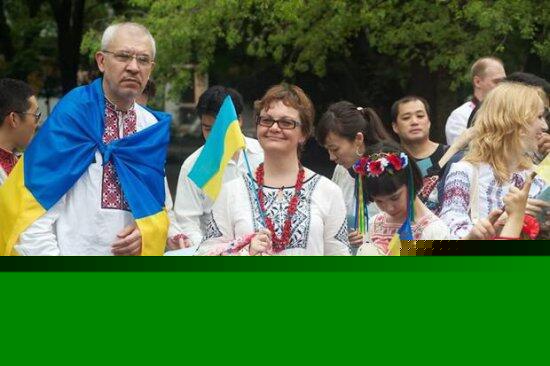 Украинцы устроили марш вышиванок в Токио (ФОТО)
